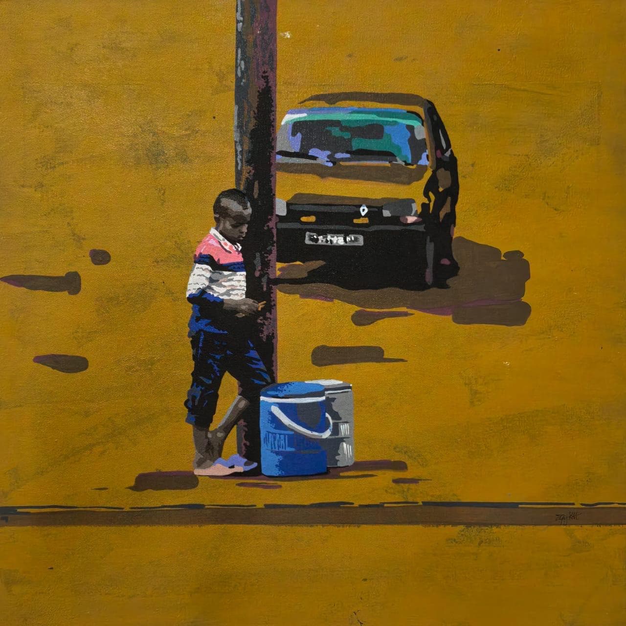 Un enfant marche pres d'un seau bleu sous la silhouette d'un vehicule sombre sur fond ocre.